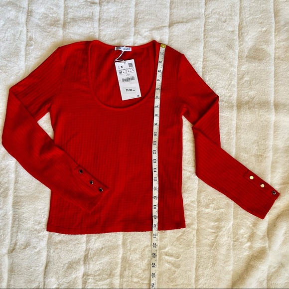 Zara long sleeved crop shirt with button detail. - Picture 5 of 7